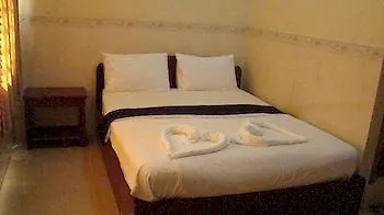 The Golden Square Hotel 2*