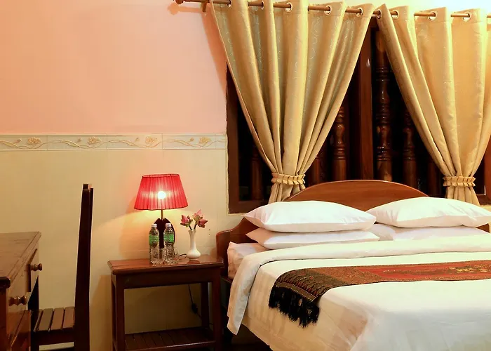 Hotel The Golden Square 2*