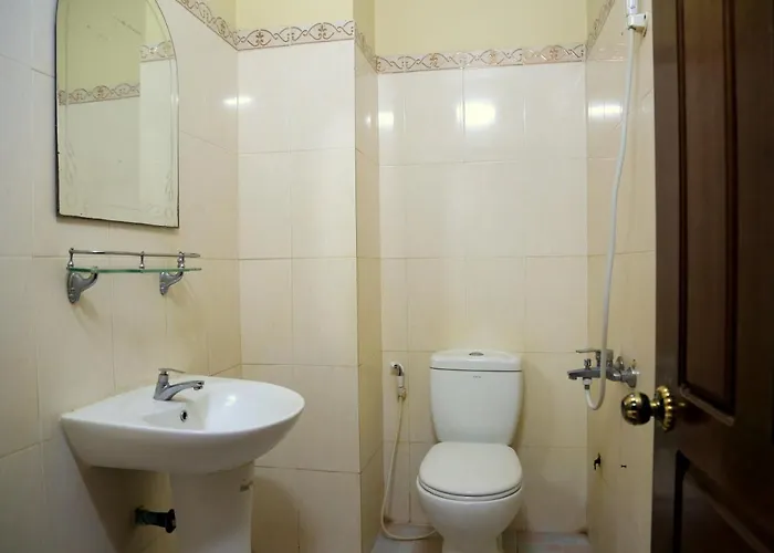 Hotel The Golden Square 2*